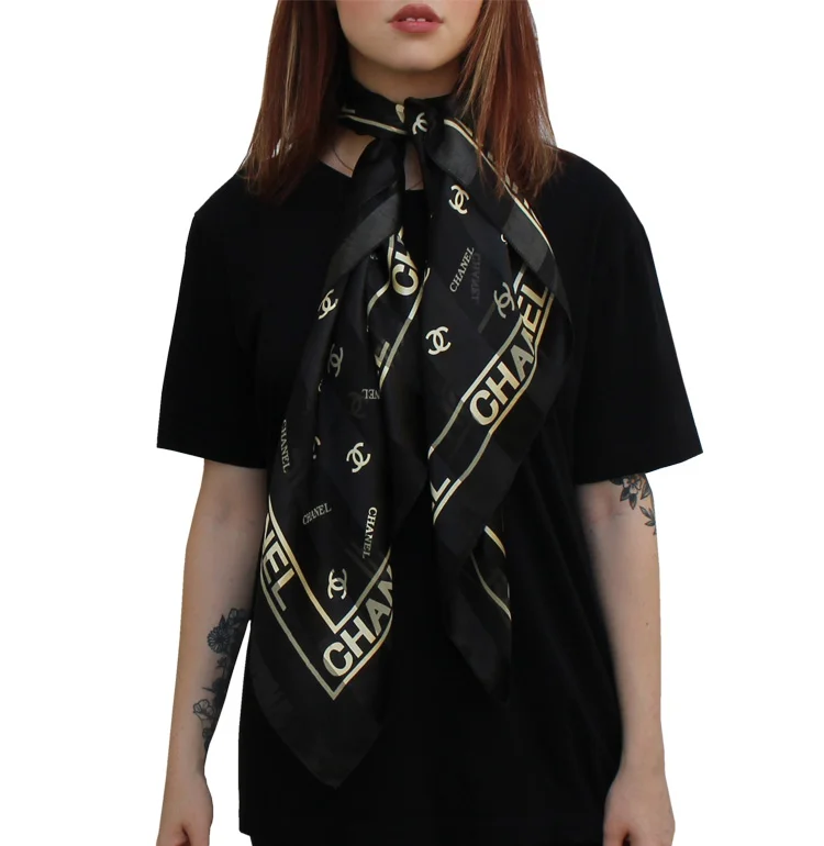 CHANEL シルクスカーフ ブラック ゴールド Bootleg Chanel Black / Gold Scarf — RootsBK